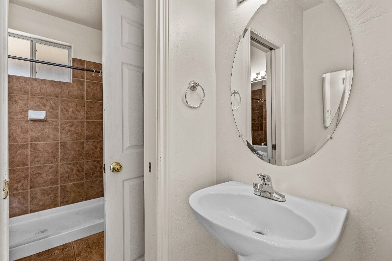 Building Photo - 1378 E Hatcher Dr