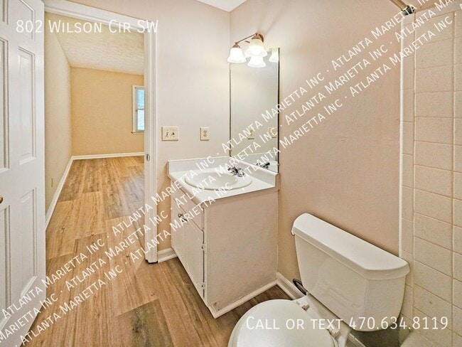 Building Photo - 802 Wilson Cir SW