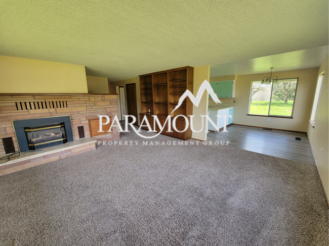 Building Photo - Tucked Away Upper 2 Bedroom Duplex in Port Orchard