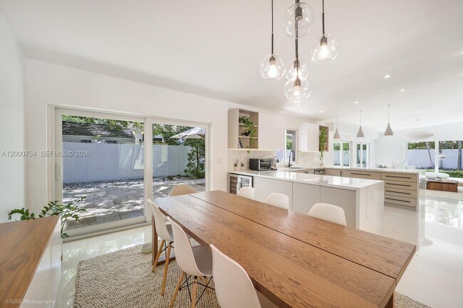 Building Photo - 1641 Tigertail Ave