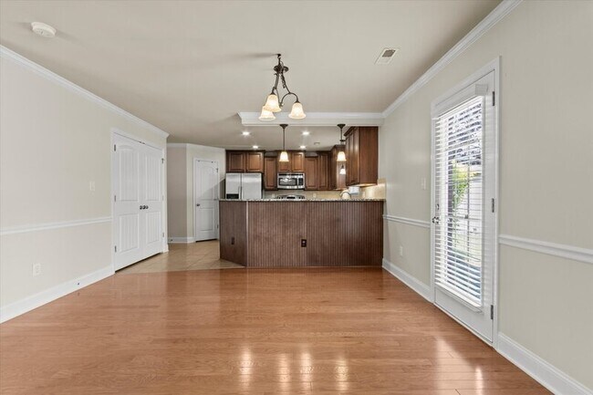 Building Photo - 2525 Millwood Cir SE