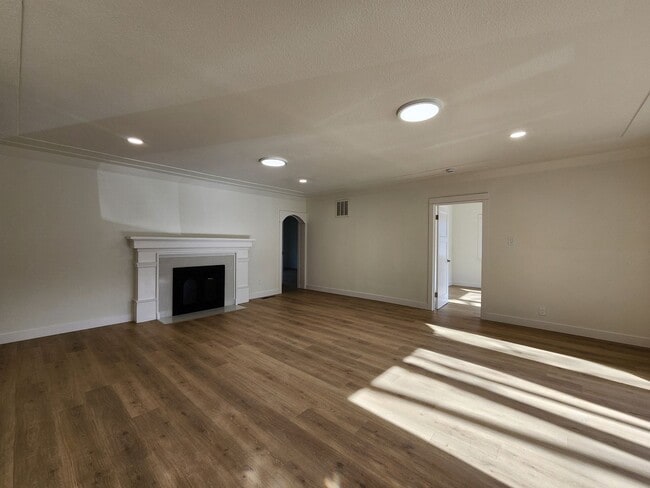 Building Photo - 715 Boyes Blvd