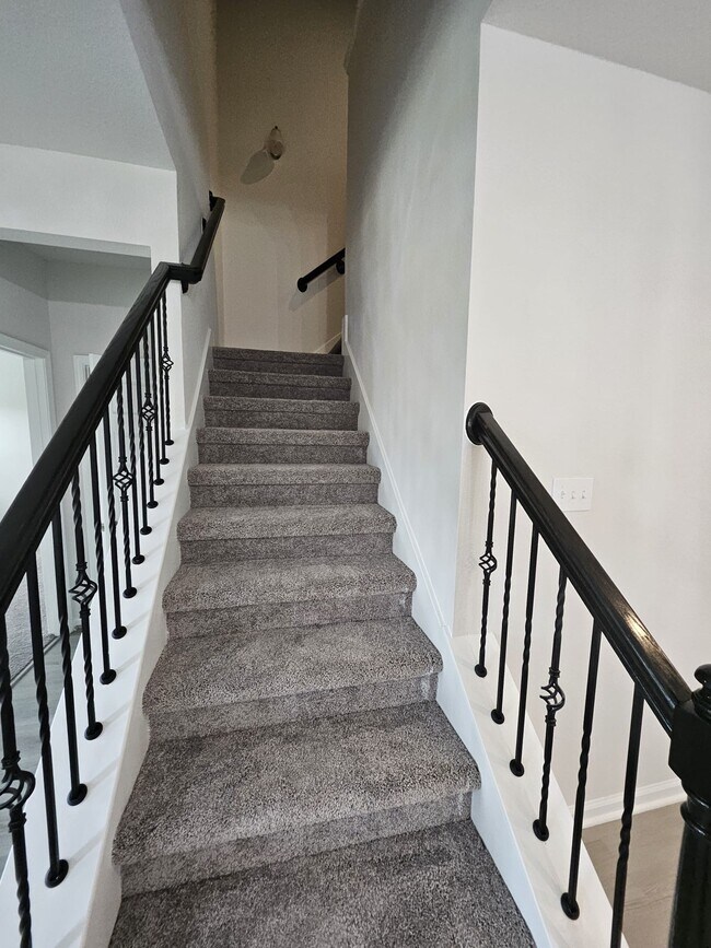 Building Photo - 2727 Crest Creek Ln