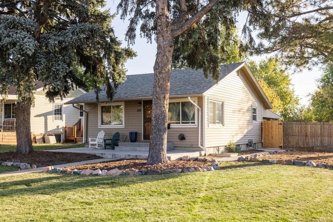 Building Photo - Barnum 3BD, 2BA Home with Fenced Back Yard...