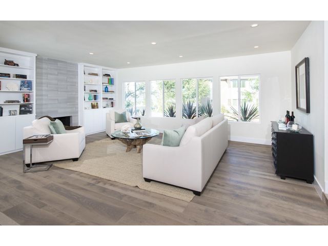 Building Photo - 15672 Castlewoods Dr