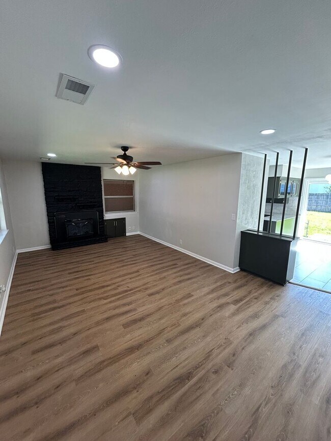Building Photo - Charming 3-bedroom, 2-bath home in Springd...