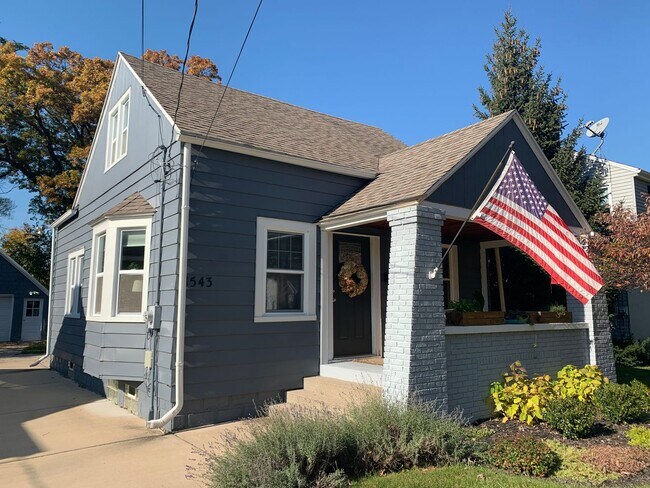 Building Photo - 1543 Gladstone Dr SE
