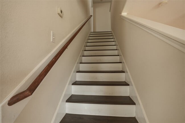 Building Photo - 630 Kiley Dr