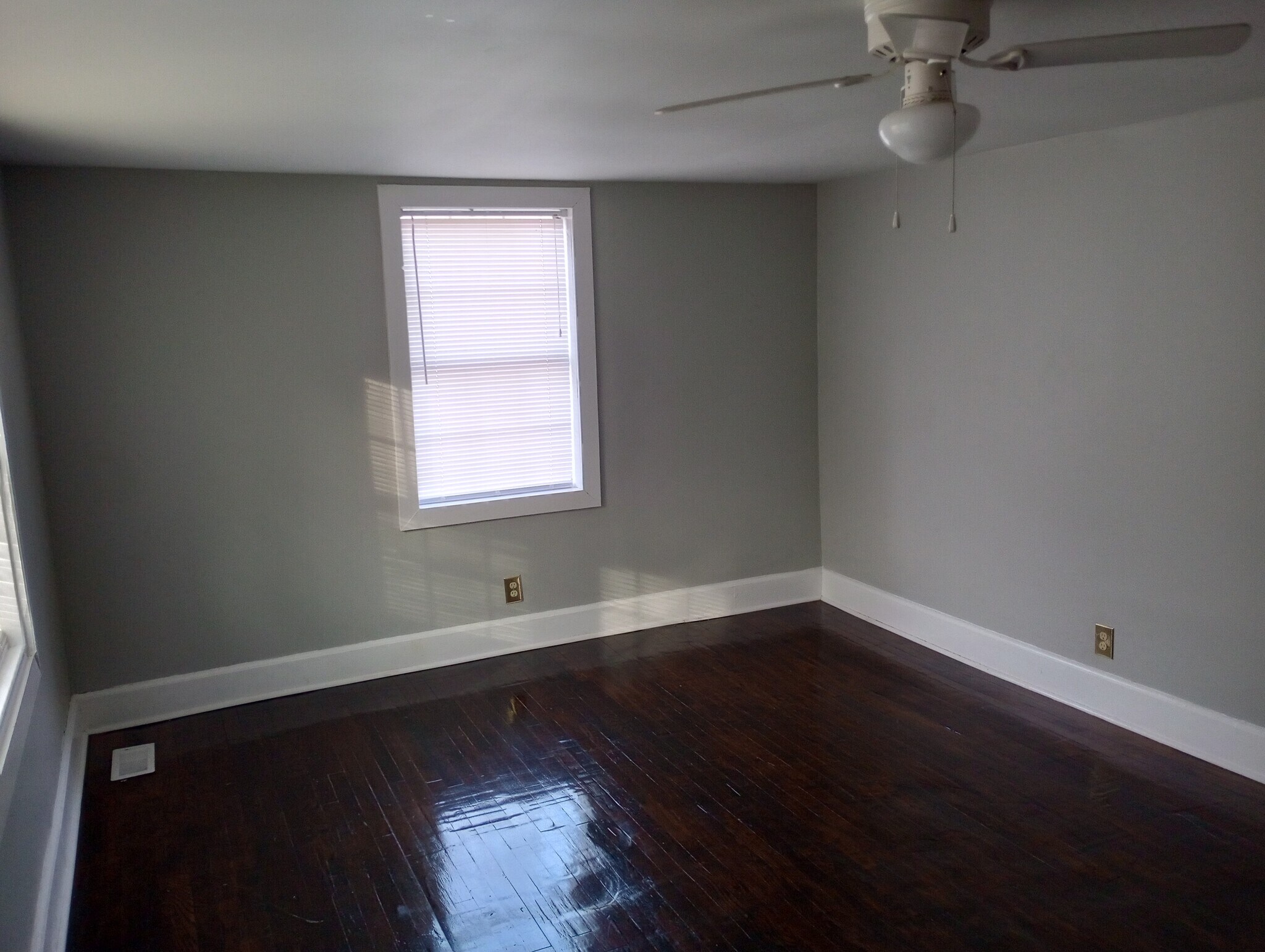 Building Photo - 173 Oak St