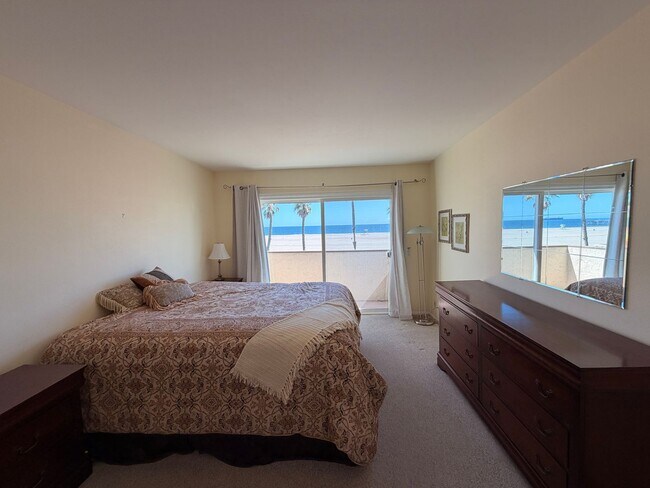 Building Photo - 223 E Surfside Dr