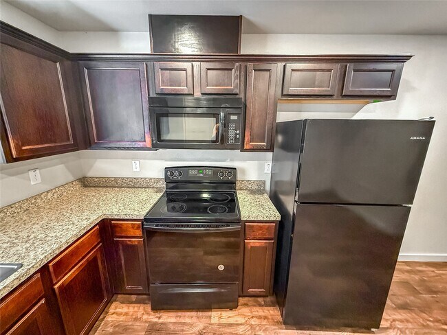 Building Photo - 10535 Mills Rd