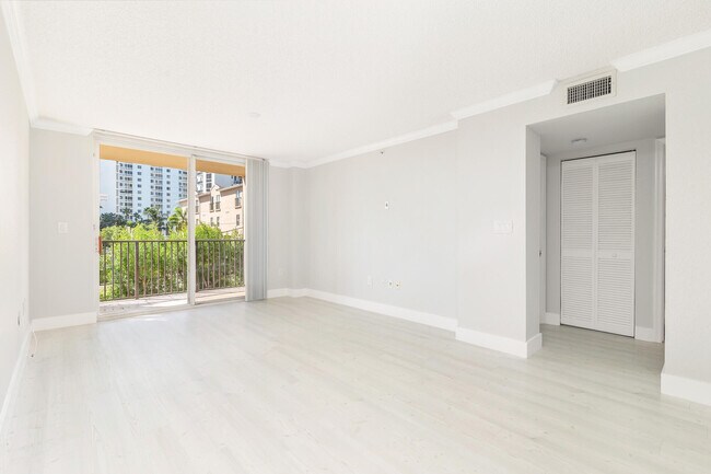 Building Photo - 1801 N Flagler Dr