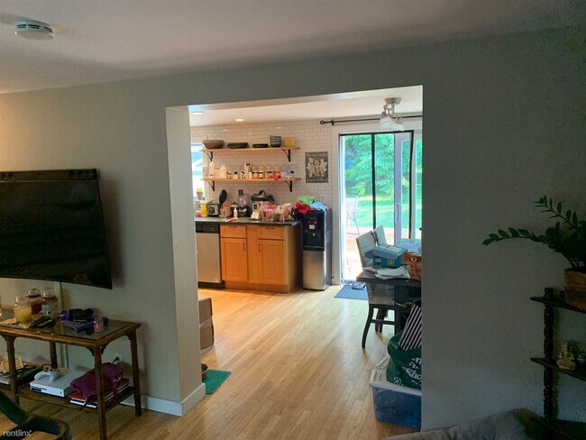 Primary Photo - 3 br, 2 bath House - Snyder Hill House
