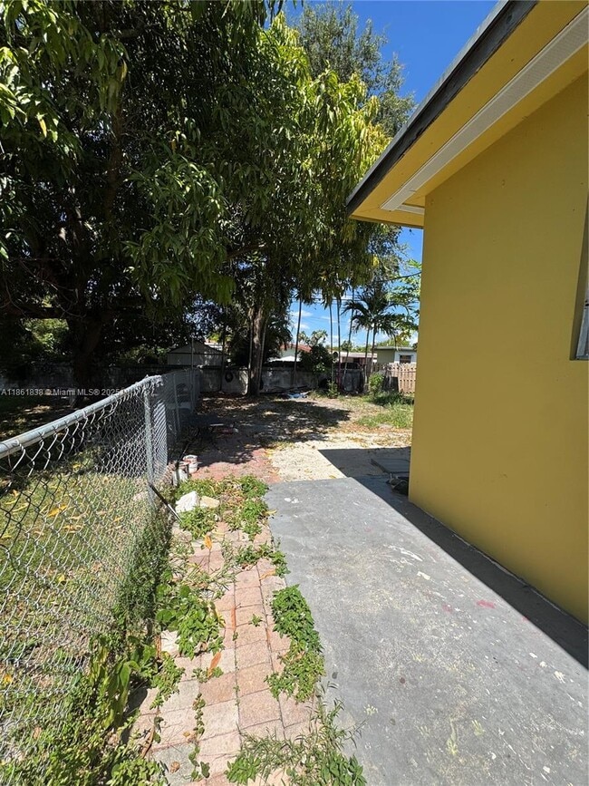 Building Photo - 100 NW 64th Ct