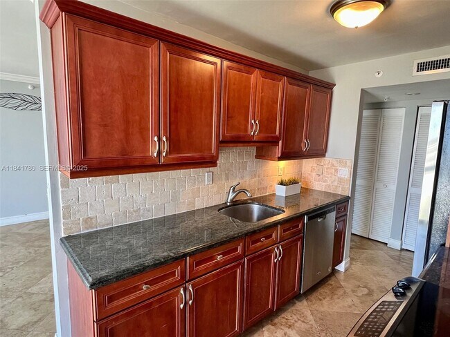 Building Photo - 1688 West Ave