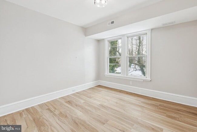 Building Photo - 11 Lexington Ave