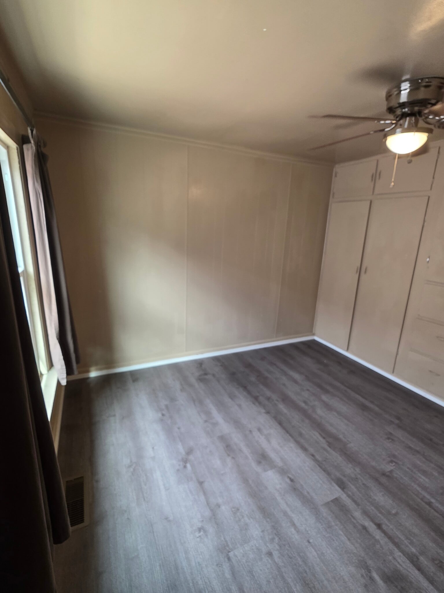 1st BR looking toward built ins - 552 5th Ave W