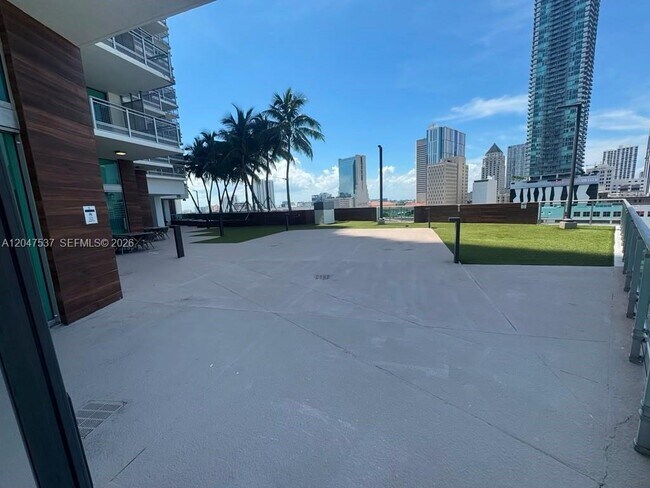 Building Photo - 350 S Miami Ave