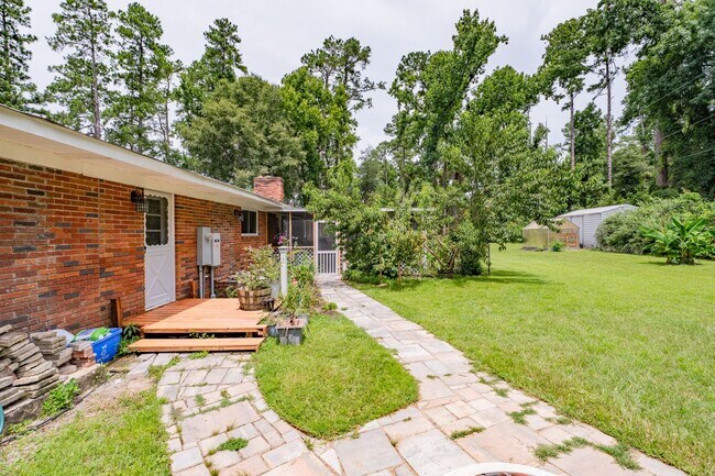 Building Photo - 607 3rd St Ext
