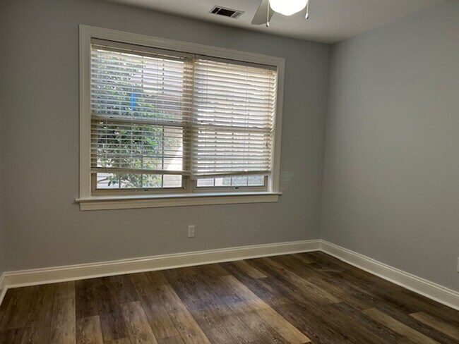 Building Photo - 268 Ceasar Pl