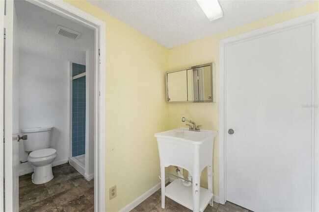 Building Photo - 125 8th Ave NE