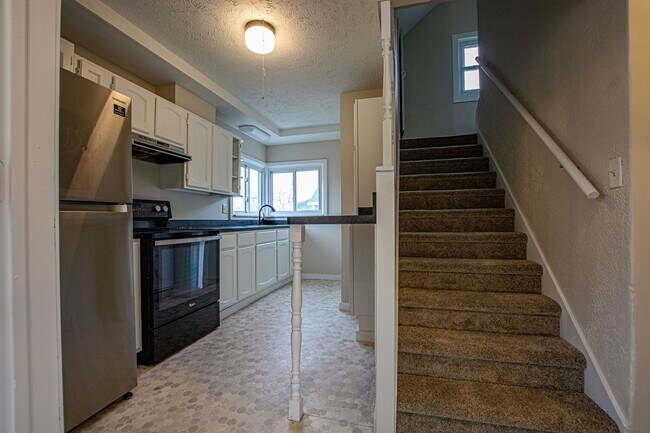 Building Photo - Super Cool and Unique 4 Bedroom / 1 Bath Home in Bellevue near Offut!