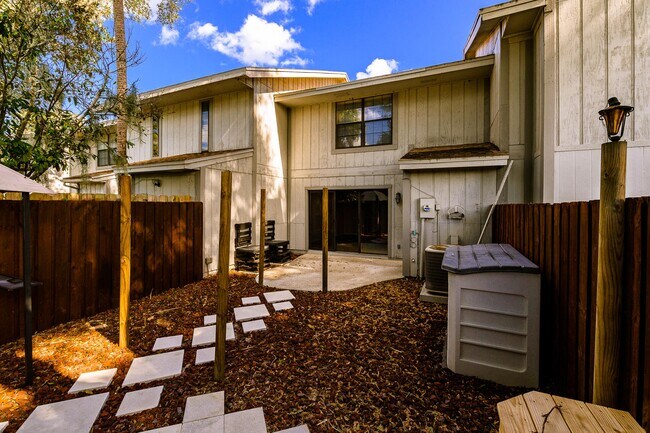 Building Photo - 14 Oakwood Park