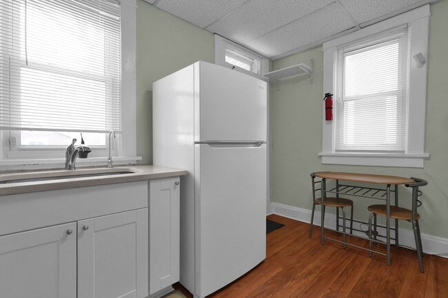 Building Photo - 180 E Patterson Ave