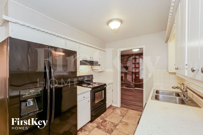 Building Photo - 5613 Manning Ave