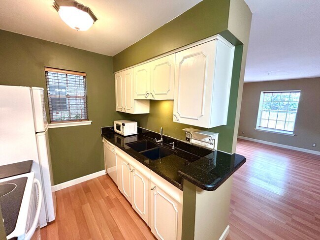 Building Photo - MOVE IN SPECIAL Upstairs Condo with Premium Amenities & Hardwood Floors!