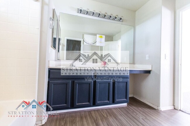 Building Photo - 2185 N Mosley Dr