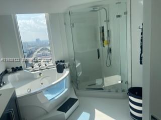 Building Photo - 16699 Collins Ave