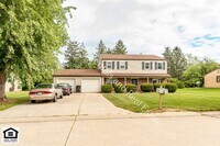 Building Photo - 5005/5007 Vermont Ln.