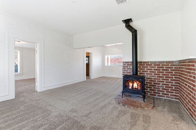 Building Photo - 5020 SE 92nd Ave