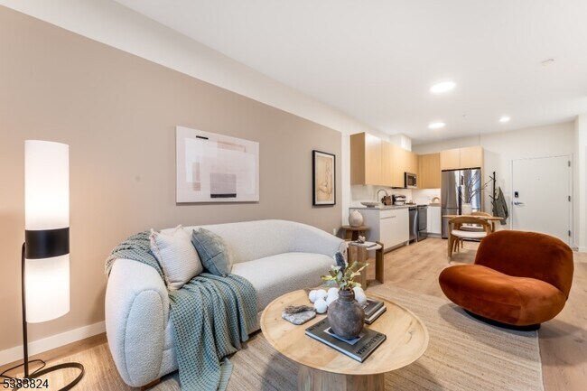 Primary Photo - 431 Dr Martin Luther King Jr Blvd