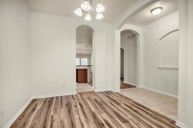 Building Photo - 12822 Lakeshore Dr