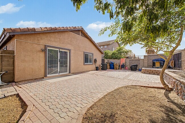 Building Photo - 21990 W Solano Dr