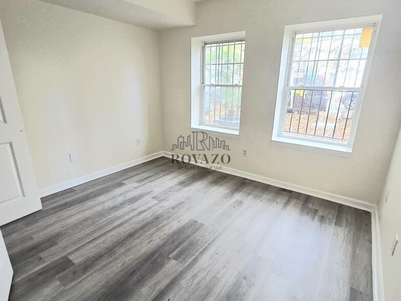 Building Photo - 111-113 Leslie Street