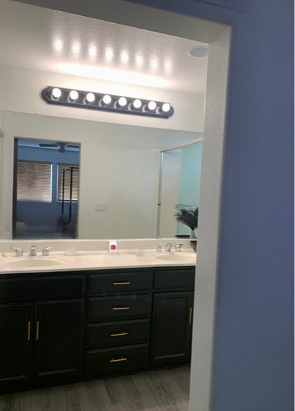 Building Photo - 1382 Riverside Ct