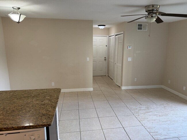 Building Photo - 6004 Westgate Dr