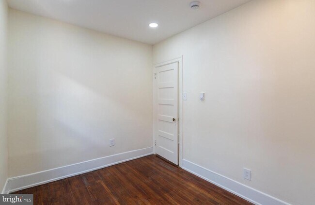 Building Photo - 5003 Pine St