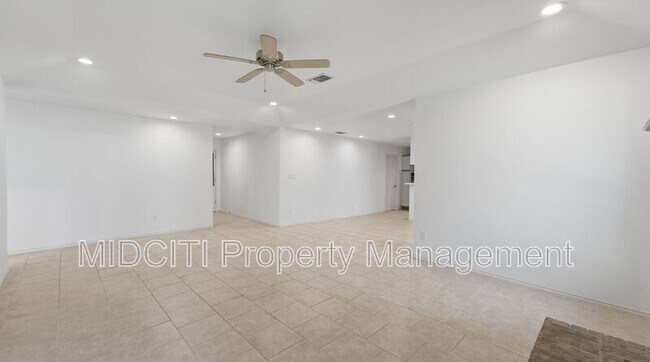 Building Photo - 1233 Hollyhock Ln