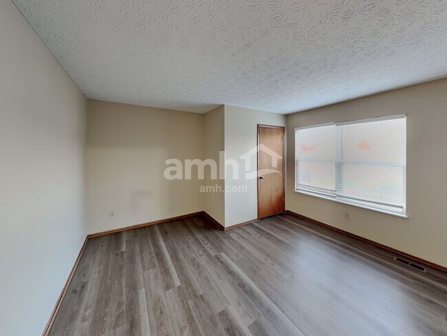 Building Photo - 35 Wrens Nest Ct