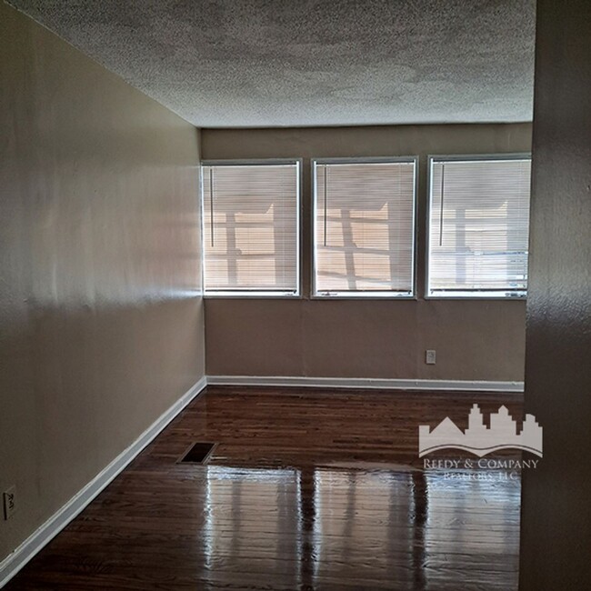 Building Photo - 1742 Brown Ave