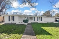 Building Photo - 2416 Lake Air Dr