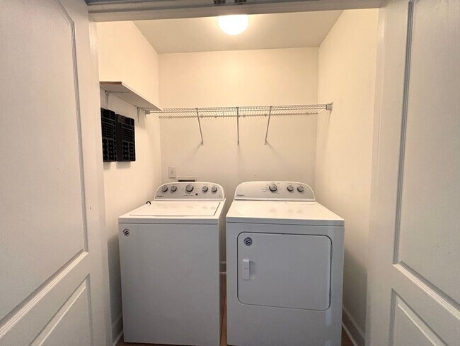 Building Photo - Beautiful 3-Bedroom, 3.5-Bath Townhome in ...