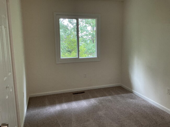 Building Photo - 18 Wayside Ct