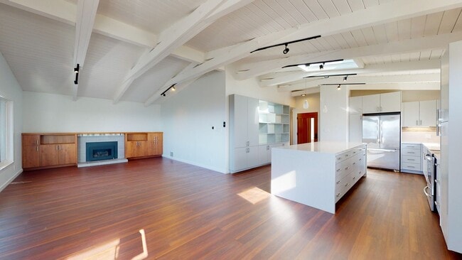 Building Photo - Kensington Beauty!