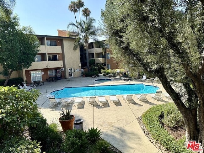 Primary Photo - 15425 Sherman Way