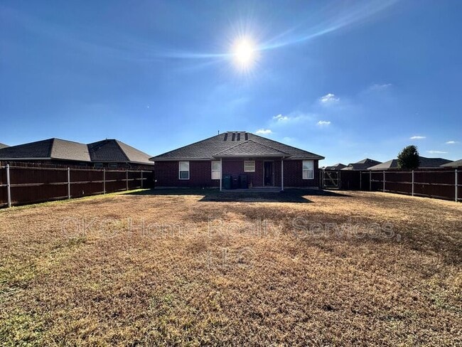 Building Photo - 4501 SE 78th St